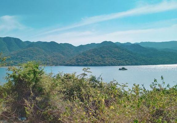 Hồ Đá Hang