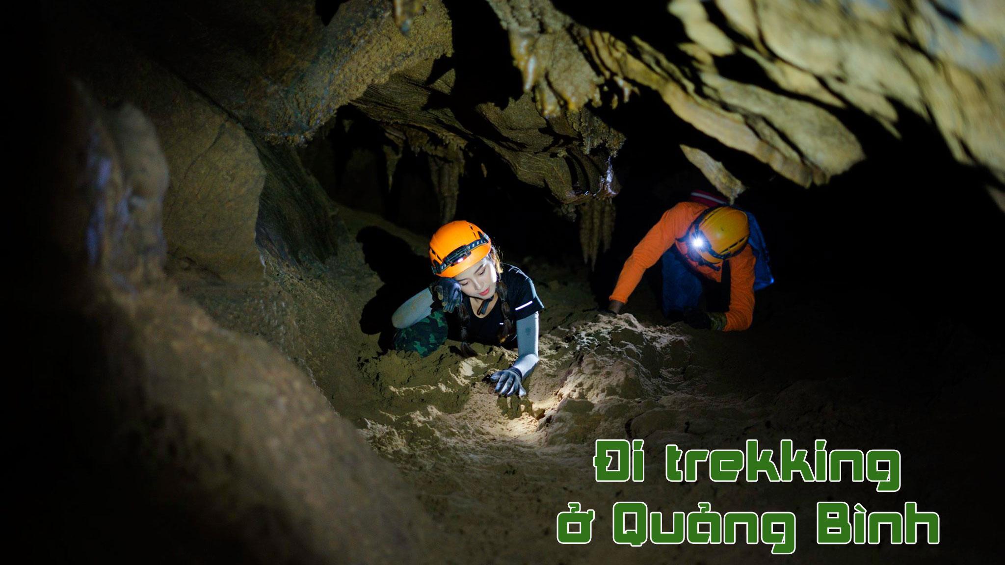 Đi trekking ở hang động tại Quảng Bình